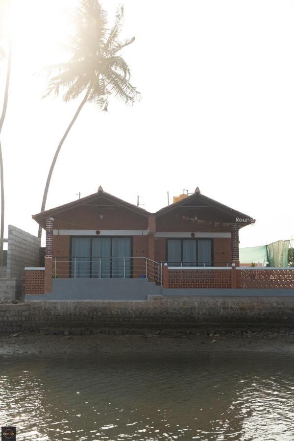 Reunion Ocean Tides Hotell Udupi Eksteriør bilde